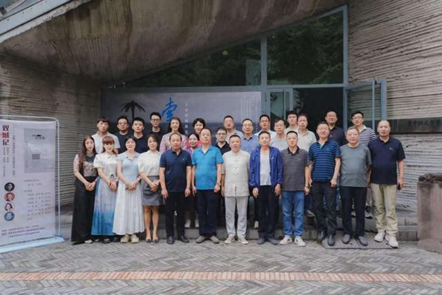 朱怀金诗集《词语织布机》交流恳谈会在西安举行